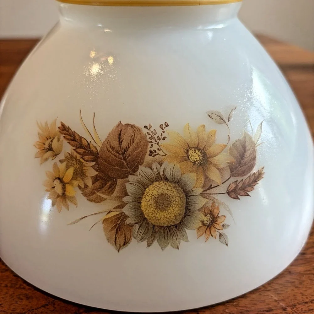VINTAGE MILK GLASS 8